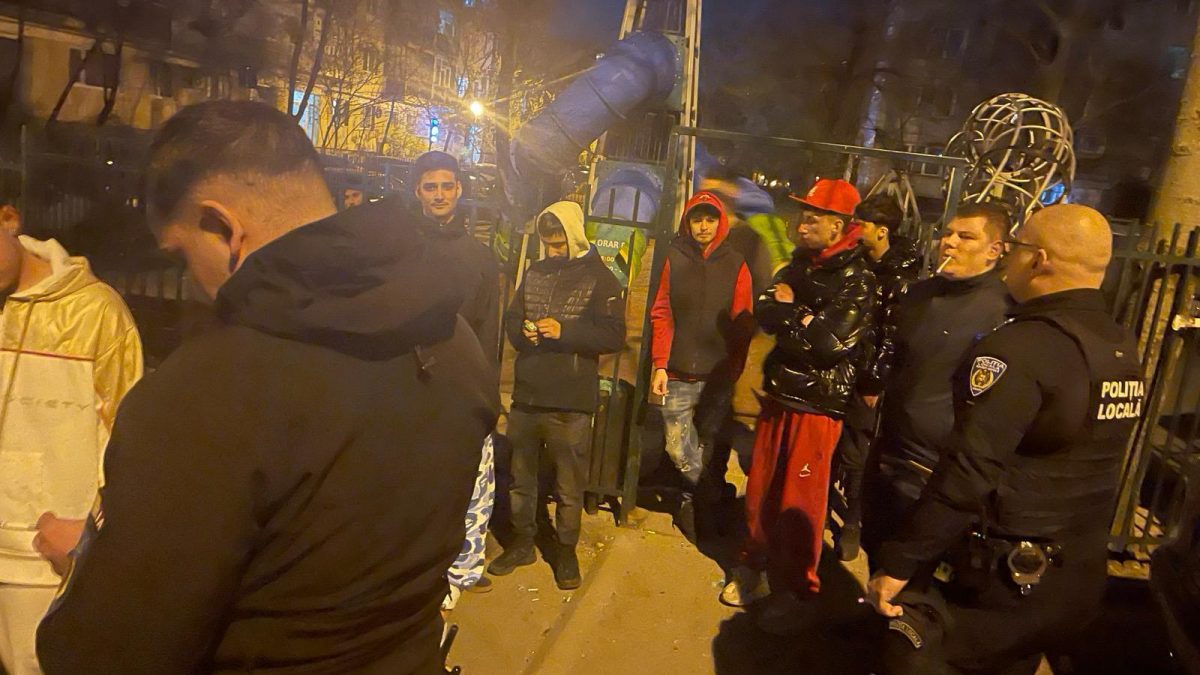"Chitanța" pentru cojile de semințe: 100 de euro amendă. Poliția supraveghează curățenia