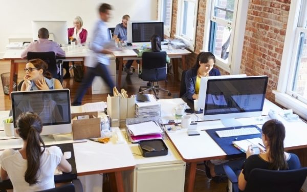 Care români vor munci 4 zile/săptămână: Ce se schimbă la salarii