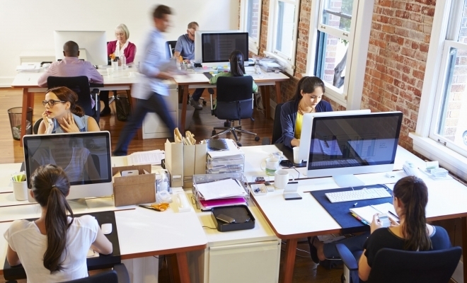 Care români vor munci 4 zile/săptămână: Ce se schimbă la salarii