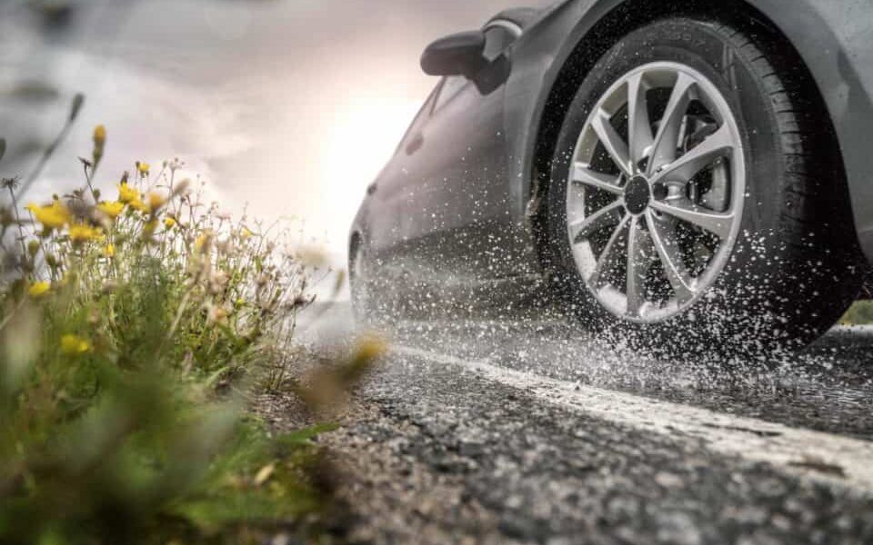 Producătorul francez de anvelope MICHELIN implementează treptat chipuri RFID în produsele sale, o tehnologie care, deși poate părea surprinzătoare pentru mulți șoferi, are ca scop principal eficientizarea proceselor legate de gestionarea anvelopelor