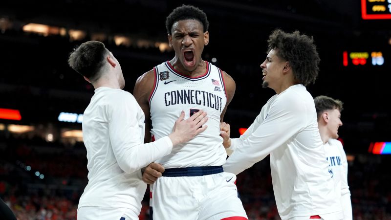 UCONN se pregătește să dispute finala națională după o evoluție remarcabilă în turneul NCAA, bună și pentru a treia victorie consecutivă în cadrul Final Four, pe fondul unei dublări de efort și determinări