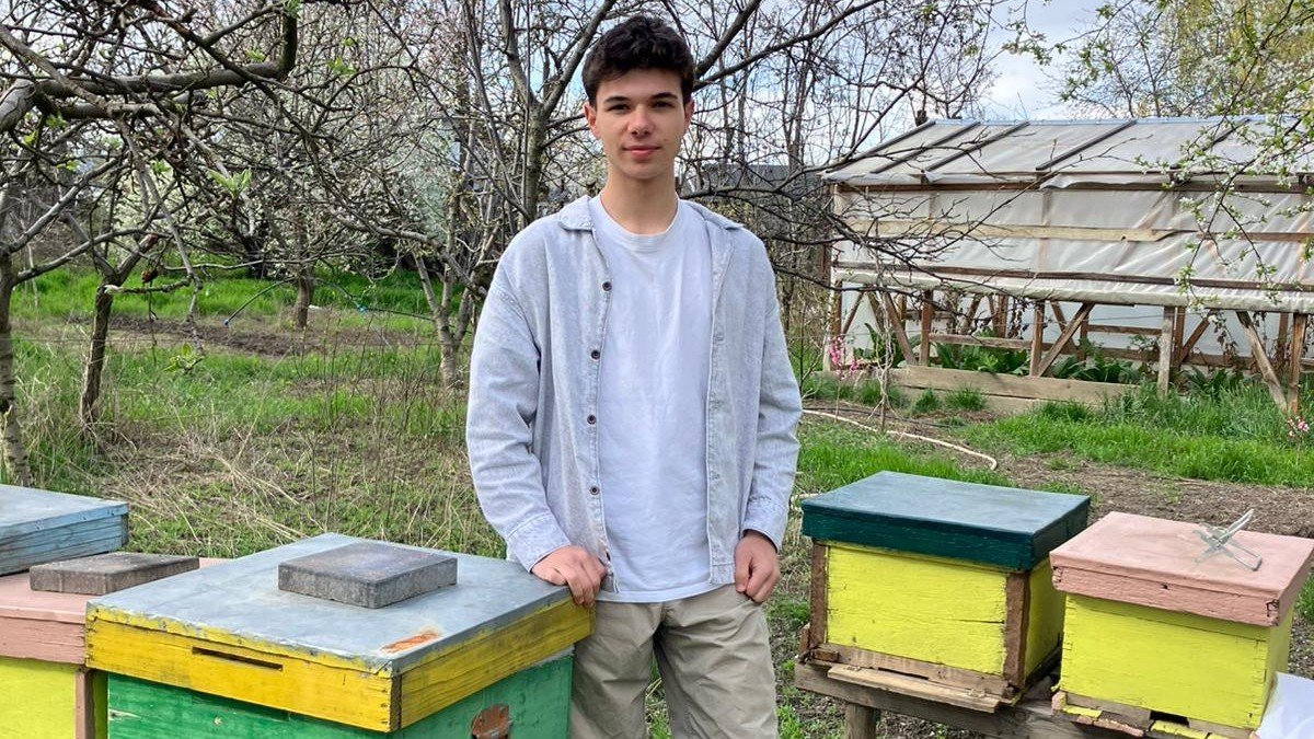 Codrin din Iași, vânătorul de albine: Cum a cucerit un elev un premiu internațional