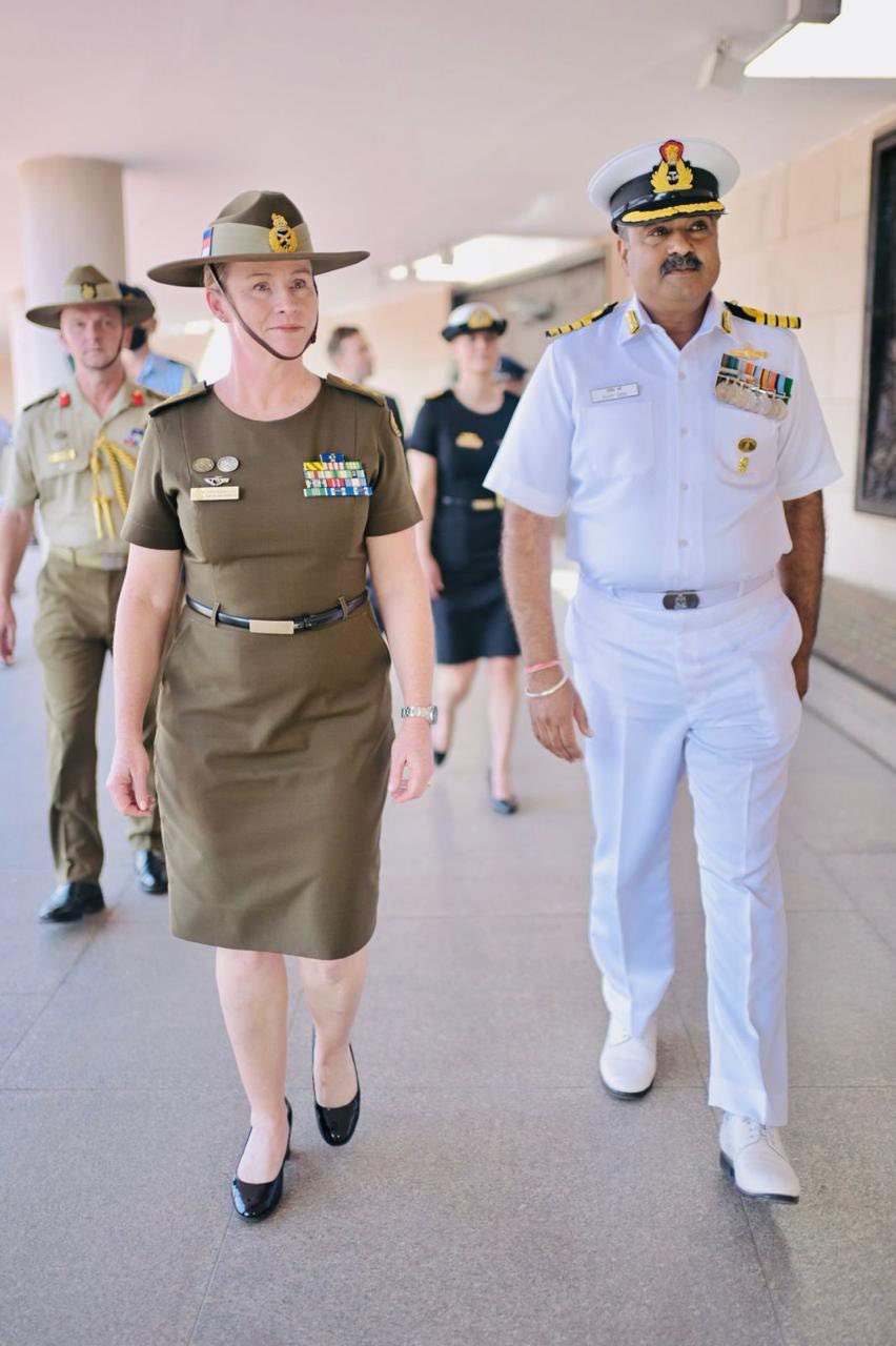 Armata Puternică, Condusă de o Femeie: O Premieră Mondială