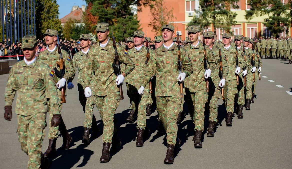 Armata Română face angajări: Unde se antrenează și ce salarii primesc recruții