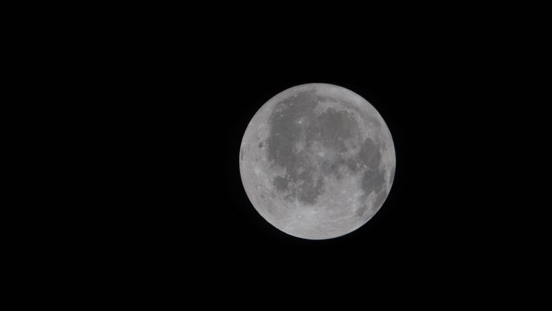 Artemis II prezintă noi imagini spectaculoase ale lunii