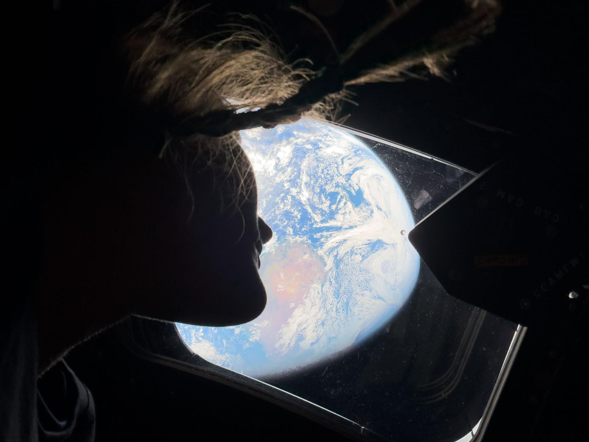 Întoarcerea oamenilor la Lună pentru prima oară după mai bine de 50 de ani a devenit realitate Cei patru astronauți ai misiunii Artemis 2 au lansat cu succes, luni, 6 aprilie, un nou capitol în explorarea spațială, devenind primii oameni care se apropie de Lună în secolul XXI