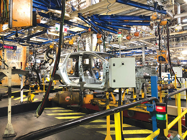 Industria auto românească, la răscruce de drumuri: Ford accelerează, Dacia încetinește Industria auto din România traversează un moment de inflexiune