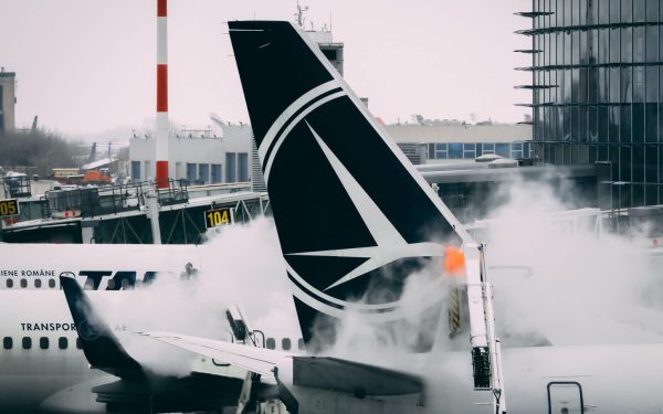 UE, în alertă: Războiul din Orient amenință aviația cu criză de combustibil