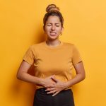 Balonare după masă: Sfaturi simple de la experți pentru un abdomen plat