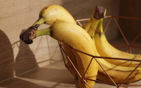 Bananele rezistă mai mult: Trucul simplu pe care nu-l știai pentru-a le păstra!