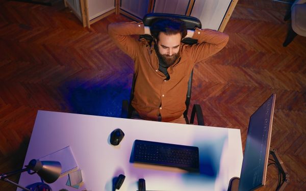 Inteligența dă aripi! Bărbații deștepți, mai liberali decât cei cu IQ mediu