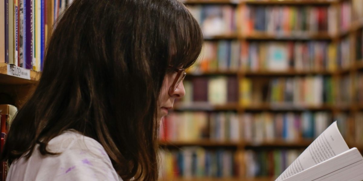 Senatoarea USR Ruxandra Cibu Deaconu a anunțat intenția de a promova modificări legislative menite să faciliteze accesul tinerilor la servicii de sănătate mintală, în special pentru cei mai mici de 18 ani