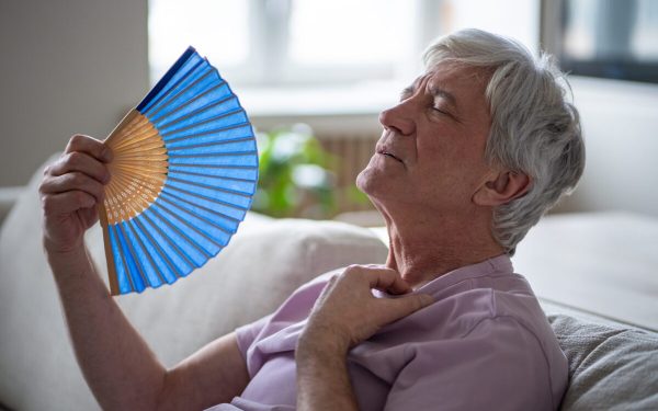 8 cauze pentru transpirația abundentă după 40 de ani: Ce se întâmplă cu corpul tău