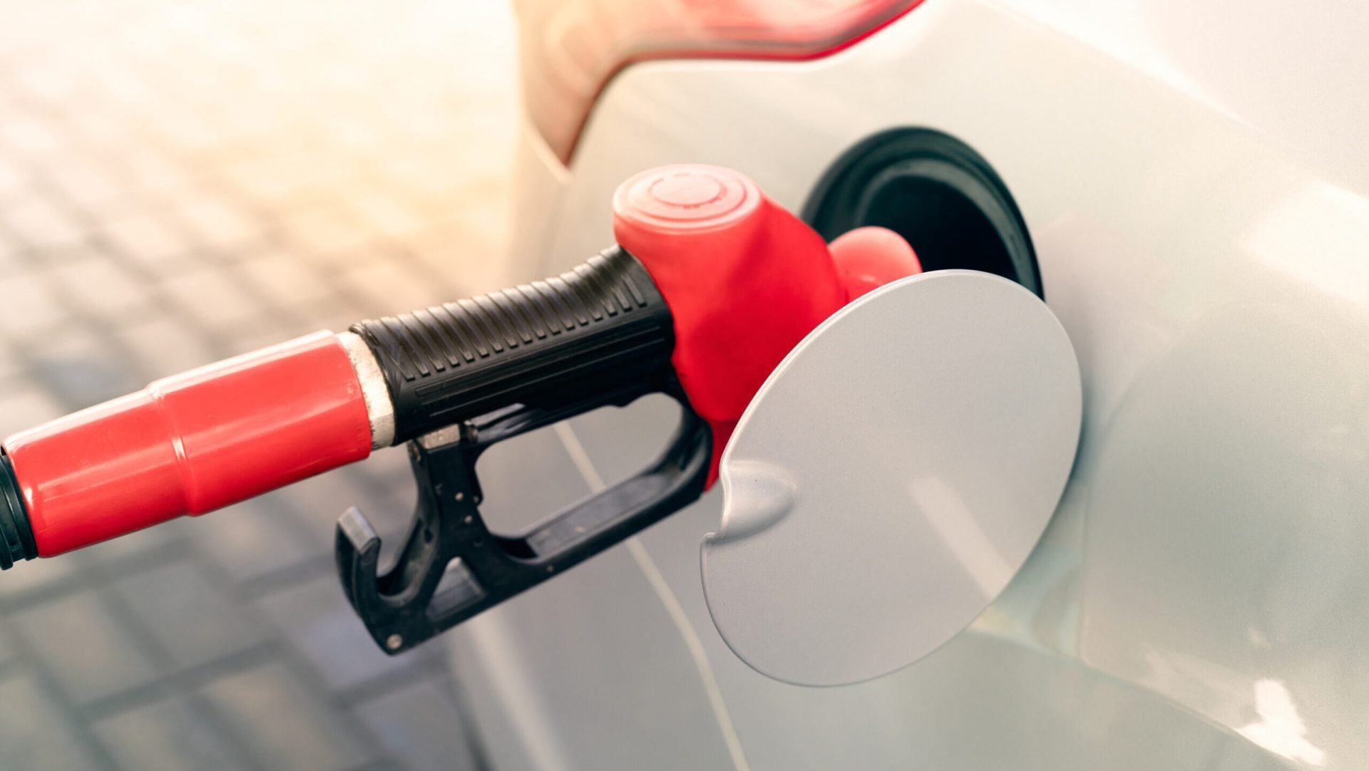 Reducerea accizei la motorină ne va costa milioane, avertizează Gabriel Biriş