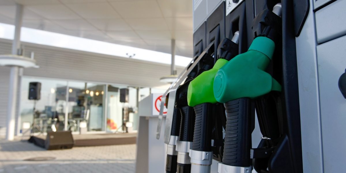 Premierul Ilie Bolojan a transmis, sâmbătă, un mesaj clar pe Facebook cu privire la măsurile luate pentru gestionarea crizei combustibililor și a creșterii prețurilor la carburanți