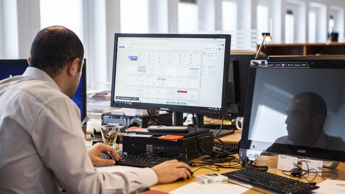 Alergia la muncă: Cauze, simptome și soluții. Unde se ascunde boala?