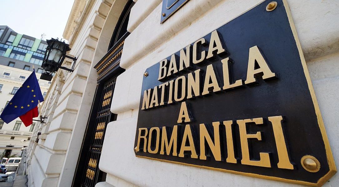 România păstrează dobânda, avertizează asupra inflației din cauza Orientului Mijlociu