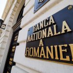 România păstrează dobânda, avertizează asupra inflației din cauza Orientului Mijlociu