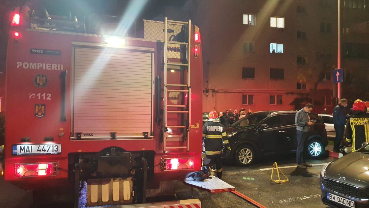 Incendiu la Brașov: 25 de oameni evacuați dintr-un apartament