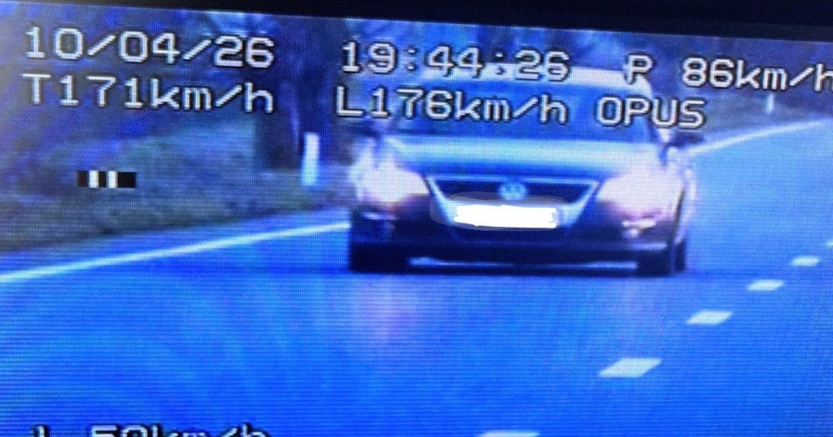 Șoferiță, prinsă cu 176 km/h pe DN38: „Cozonacii, la foc!”