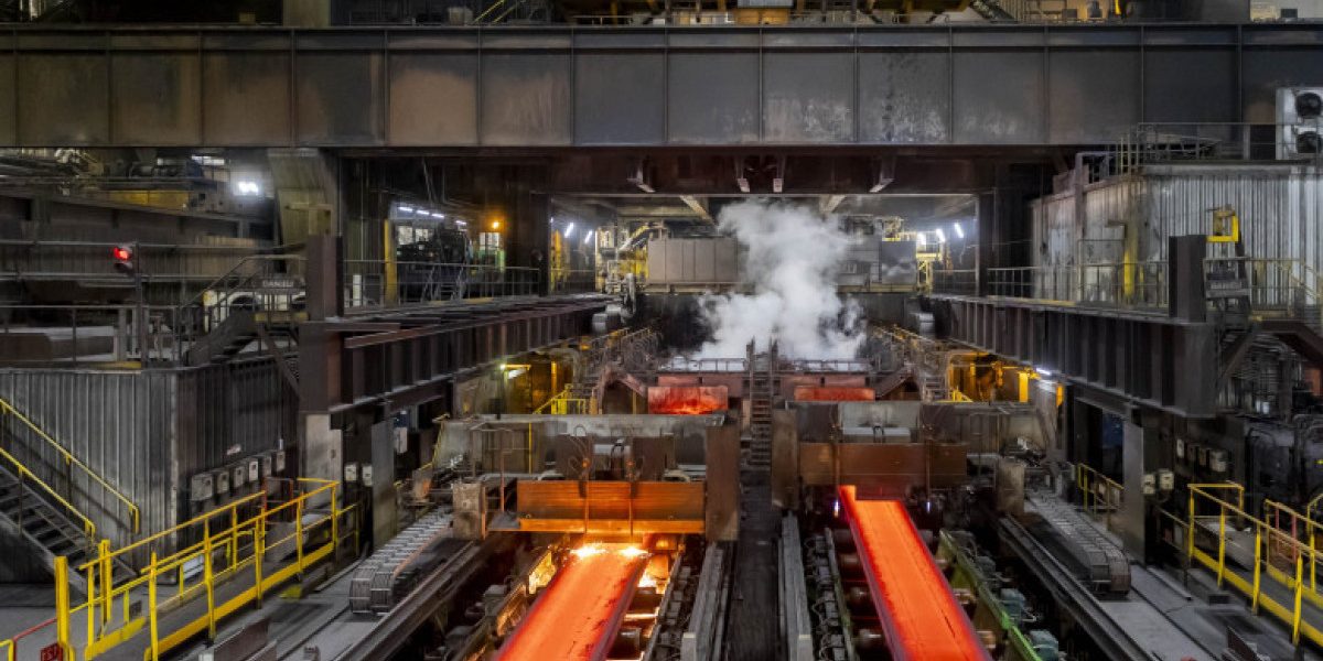 Consiliul Concurenței a dat undă verde: UMB Steel preia activele ArcelorMittal Hunedoara Consiliul Concurenței a autorizat tranzacția prin care UMB Steel SRL, parte a grupului UMB, controlat de familia Umbrărescu, intenționează să preia activele ArcelorMittal Hunedoara SA