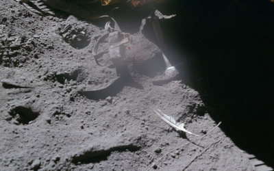 O pană de șoim pe LUNĂ? NASA, pusă la zid după o fotografie