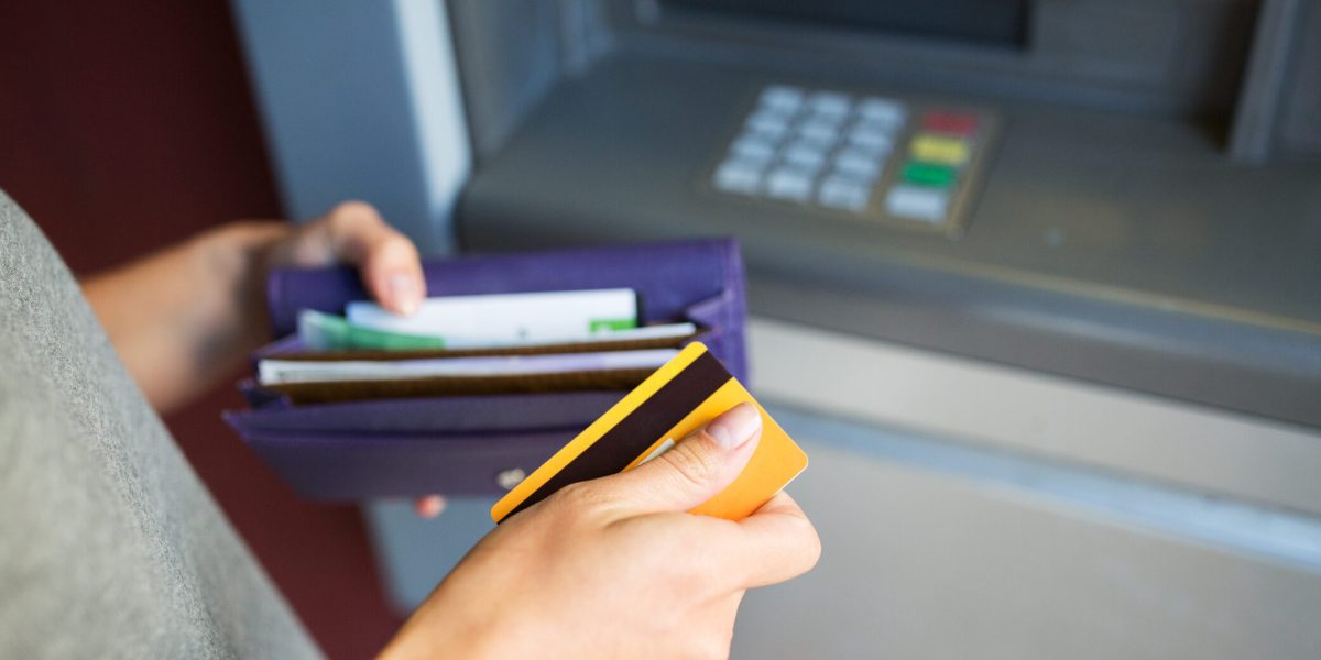 Când o bancă intră în faliment, efectele se reflectă inițial asupra clienților și ulterior se extind asupra întregului sistem financiar