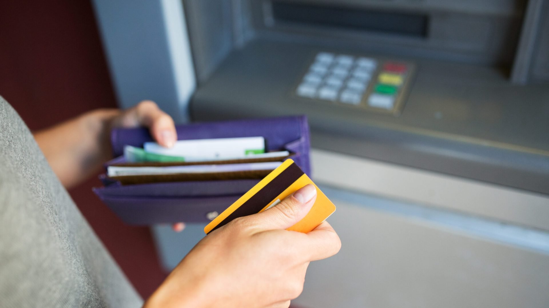 Când o bancă intră în faliment, efectele se reflectă inițial asupra clienților și ulterior se extind asupra întregului sistem financiar