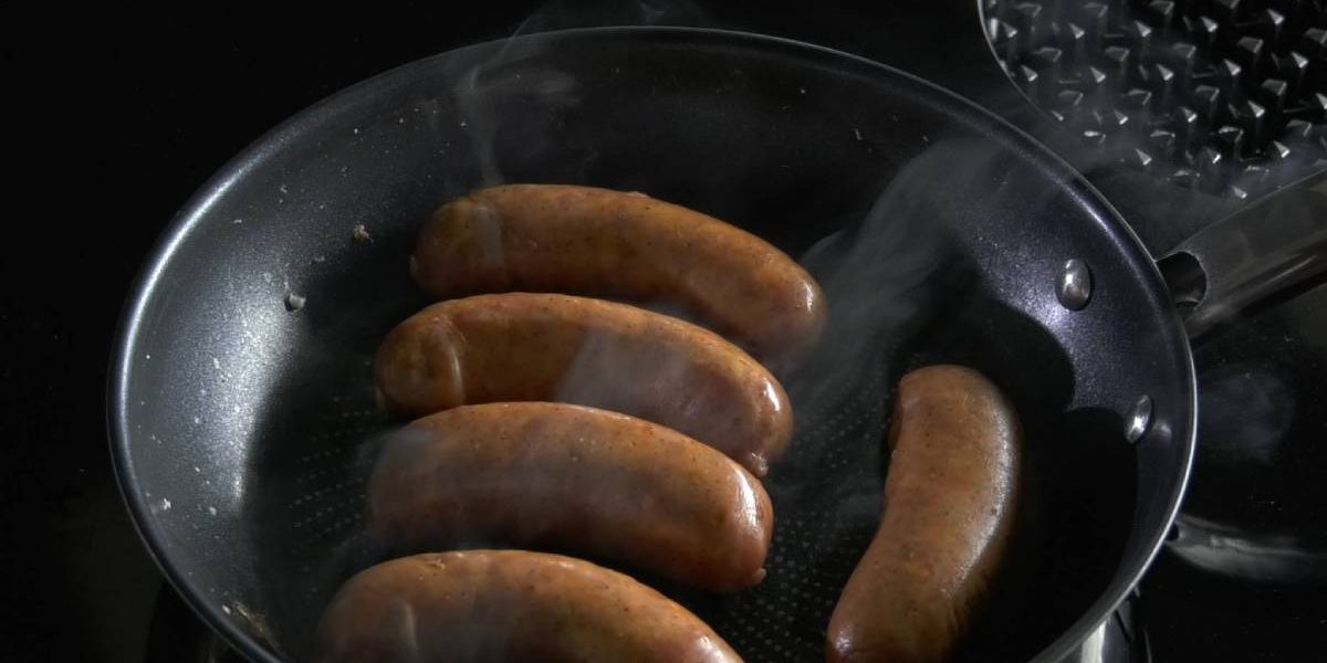 Varză călită cu cârnați Durdulii, o alegere rapidă și plină de gust Un preparat tradițional, gustos și ușor de realizat acasă, varza călită cu cârnați Durdulii de la Matache Măcelaru’ reprezintă o opțiune perfectă pentru o masă rapidă, dar satisfăcătoare