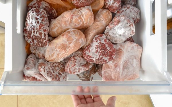 Cât rezistă miezul de miel la ger? E mai „sensibil” decât vita și puiul