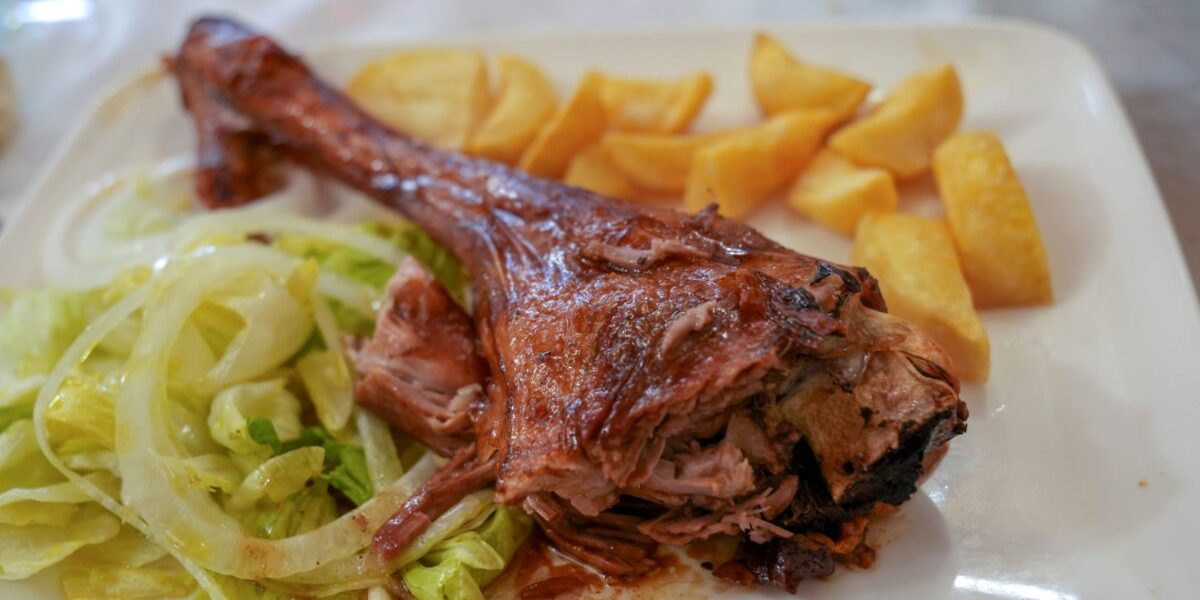 5 garnituri sănătoase lângă mielul de Paști: ce alegi pentru masă festivă