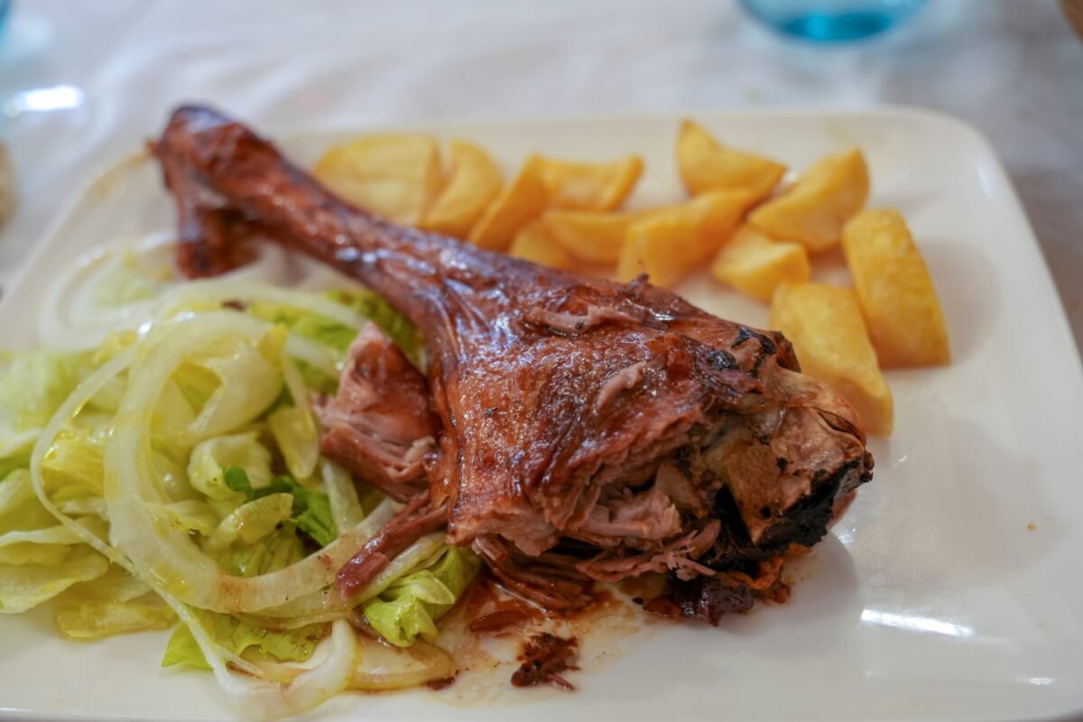 5 garnituri sănătoase lângă mielul de Paști: ce alegi pentru masă festivă