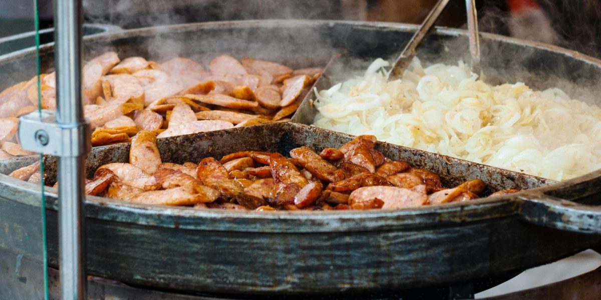 Primăria Municipiului Lugoj a declanșat procedura de transparență decizională pentru două proiecte de hotărâre menite să modifice semnificativ modalitatea de organizare a evenimentelor simbolice ale orașului, cu accent pe schimbarea perioadei în care se sărbătorește Ziua Lugojului