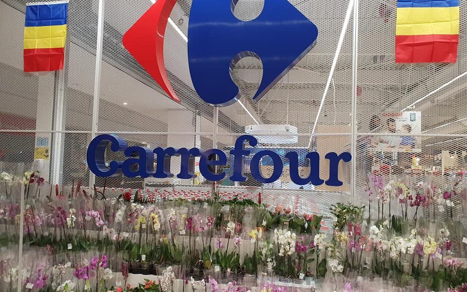 Doar un mall din București este deschis de Paști conform programului actual