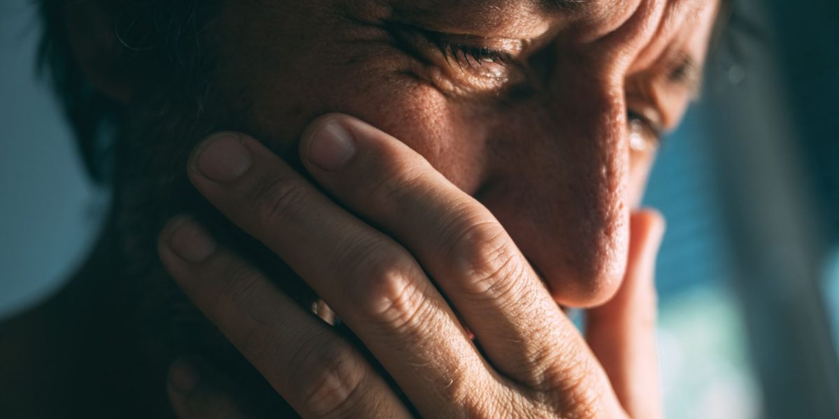 Cât de mult plânge un om? Rezultatele unui studiu recent indică diferențe semnificative între sexe, dar și complexitatea efectelor plânsului asupra stării emoționale, într-un context unde cercetările științifice sunt încă limitate