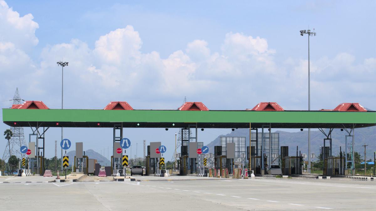 Bărbați din INDIA au fraudat autostrada: 700.000 de euro, într-un an și jumătate