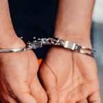 Hârșova: Doi bărbați, reținuți pentru distrugere, violare de domiciliu și lovire!