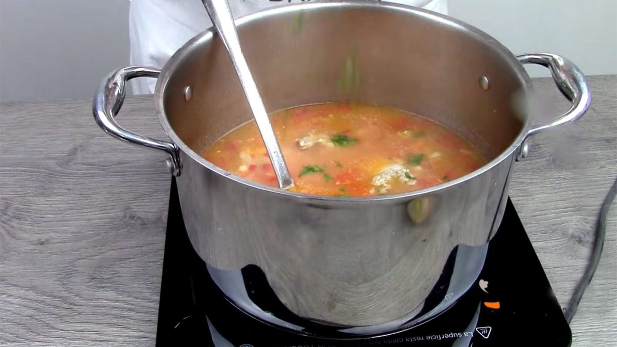 Atenție, gurmanzi! Condimentul SECRET care distruge ciorba de curcan