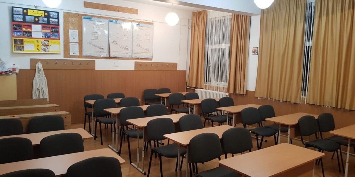 Programele școlare pentru clasa a IX-a sunt aproape finalizate, iar manualele sunt în proces de achiziție, conform informațiilor furnizate de directorul Centrului Național pentru Curriculum și Evaluare