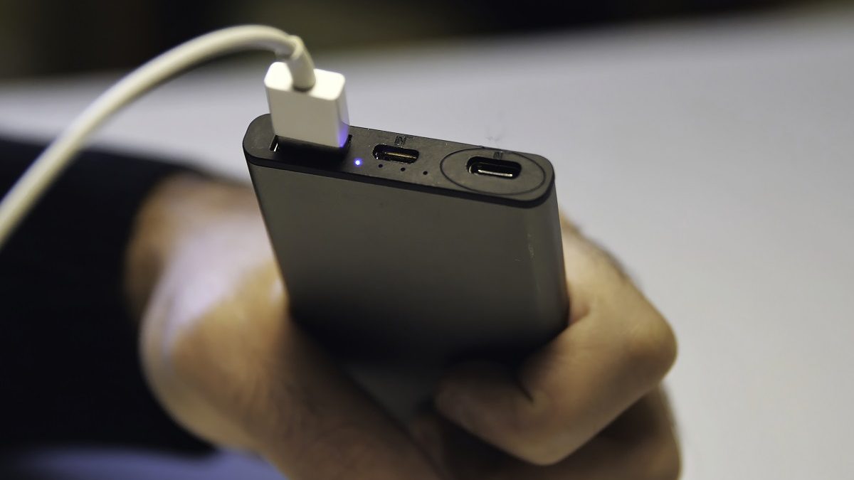 Japonia: Telefoanele NU mai au voie în avion din 24 aprilie, după incidente