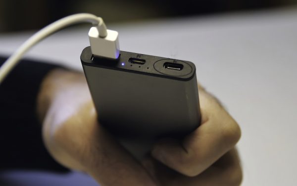 Japonia: Telefoanele NU mai au voie în avion din 24 aprilie, după incidente