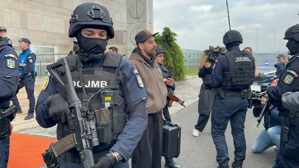 Coiful de la Coțofenești și brățările dacice, acasă: Escortă de forțe speciale în România