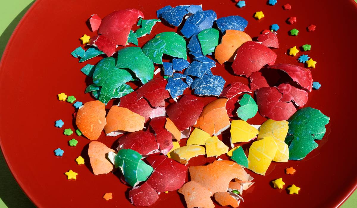 Nu arunca cojile de ouă de Paște! Secretul grădinii fertile: "ceaiul de coajă"