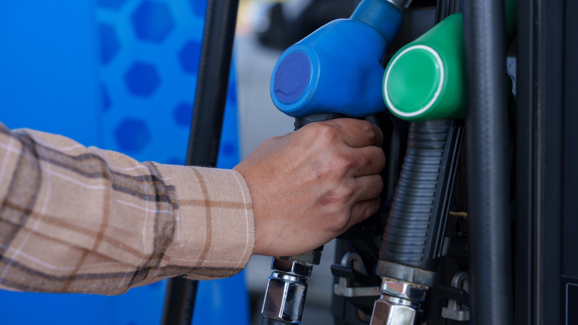 Creștere semnificativă a prețurilor la carburanți în Europa Prețurile carburanților din Europa au înregistrat creșteri semnificative în ultimele săptămâni, afectând consumatorii și economia din mai multe țări