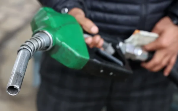 Blocada Ormuz: China, lovită de dependența de petrolul IRANIAN