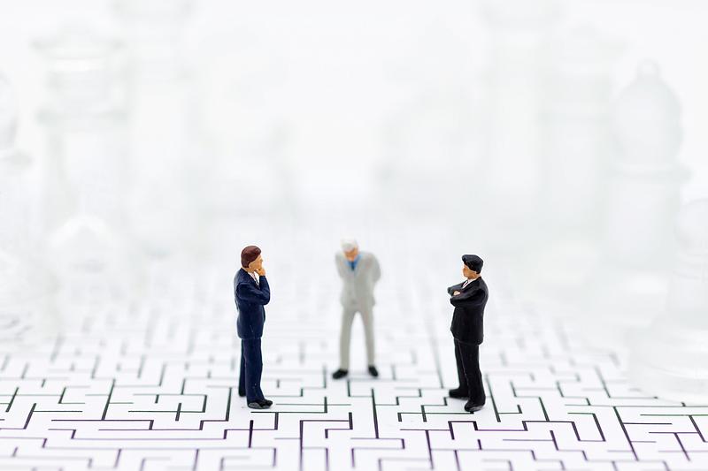 Bănci amendate drastic în România: Autoritatea de concurență dă lovitura pe piață