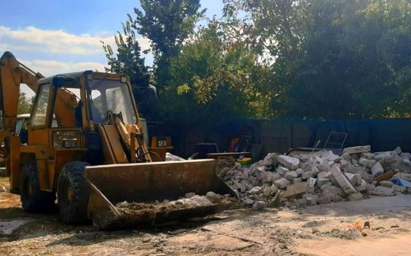 Fire de demolare: Nicușor Dan a semnat pentru 55 de construcții ilegale din București