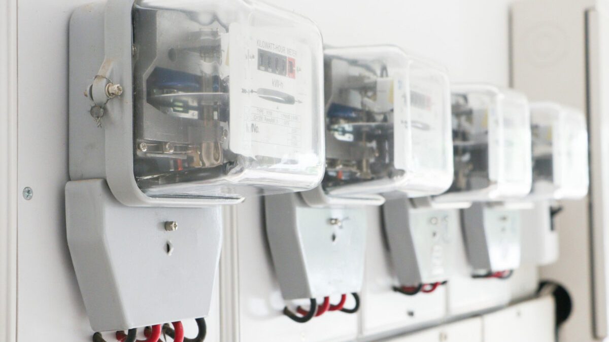 Oferta PPC: Energie electrică sub 1 leu/kWh. Cine se califică?