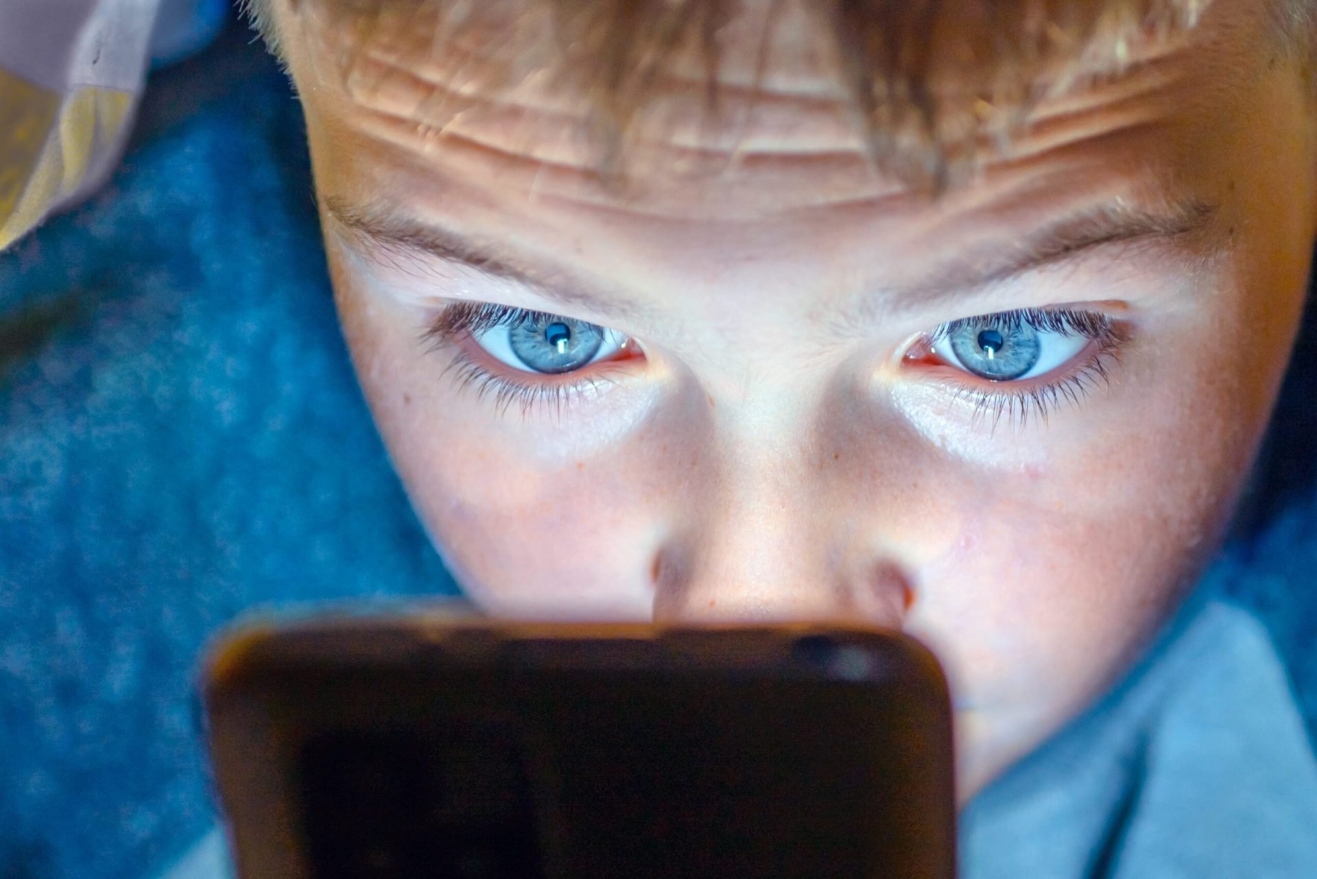 Noua prăpastie: AI-ul copiilor vs. părinții care NU știu ce fac!