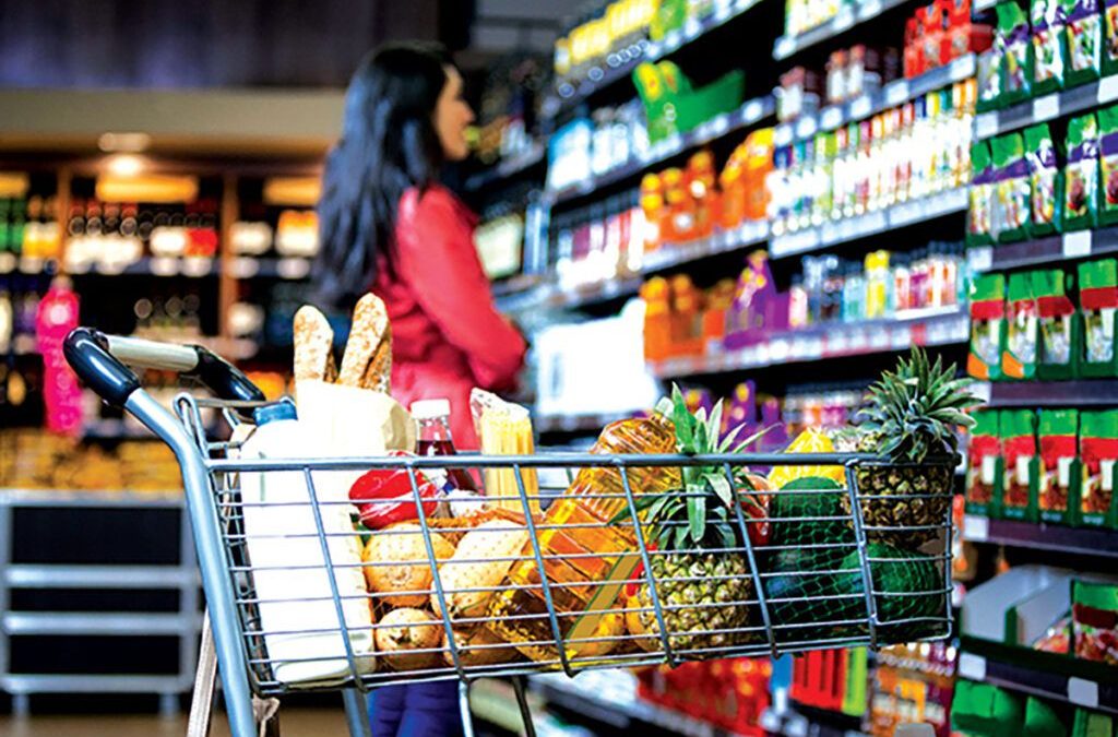 Românii, loviți de inflație: Cumpărăturile scad. Se pregătesc concedieri